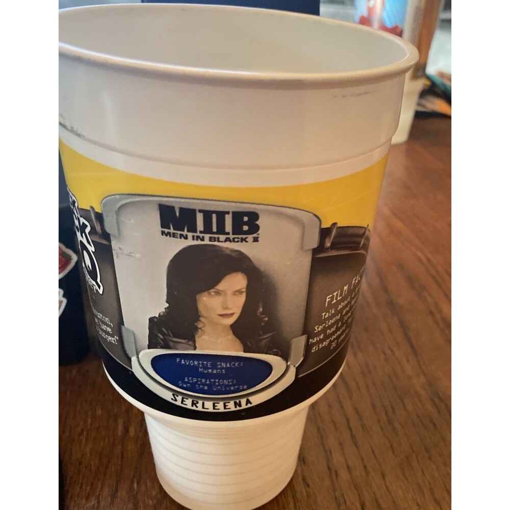 MEN IN BLACK II BURGER KING COLLECTOR'S CUP 2002 SERLEENA
